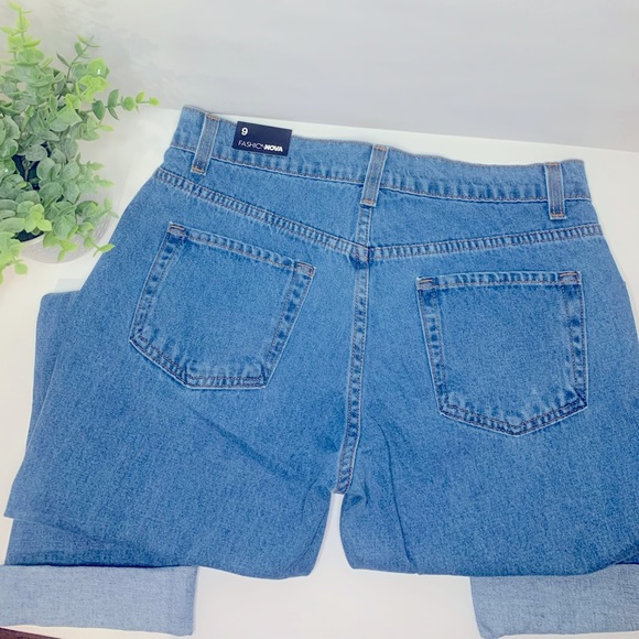 NWT FASHIONNOVA Distressed Boyfriend Jeans - Picture 6 of 7